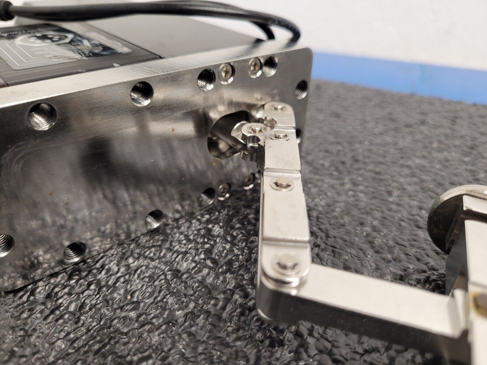 MDC KGV-2000V-P-01-07 2" KF-50 Solenoid Pneumatic High Vacuum Gate Valve Unit D