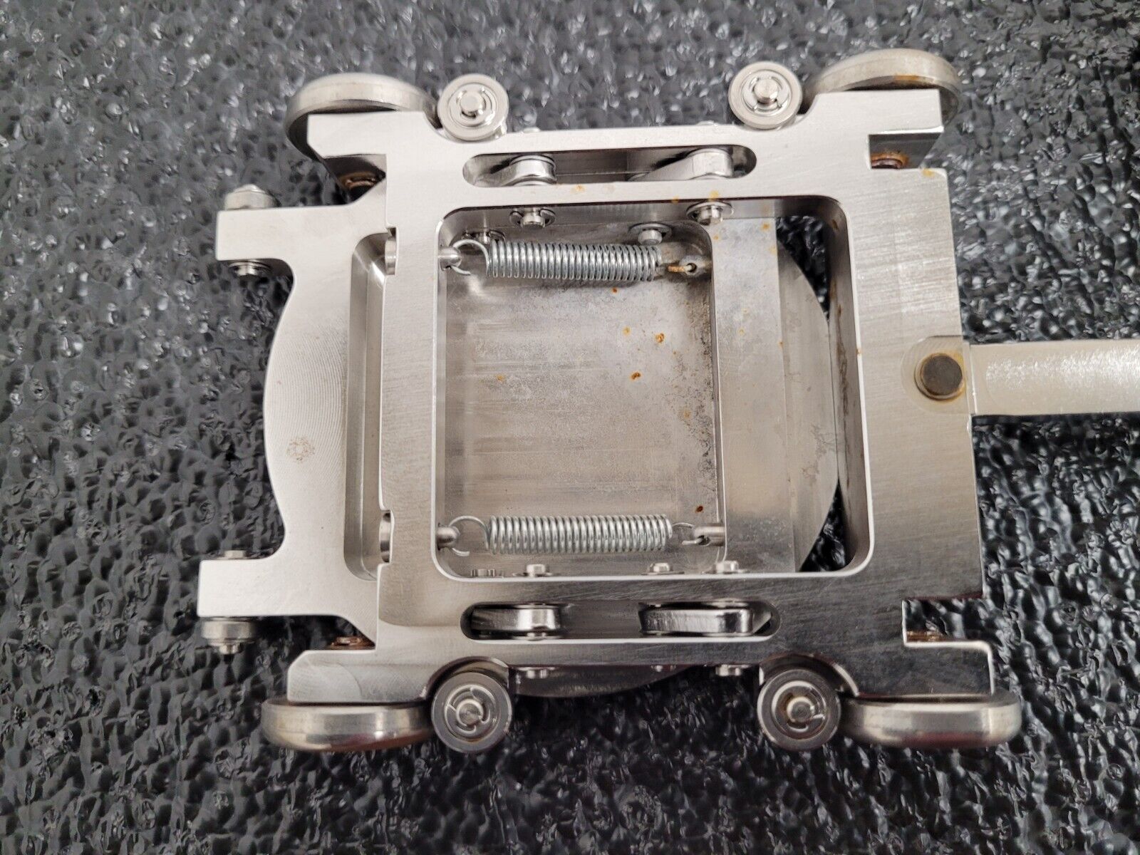 MDC KGV-2000V-P-01-07 2" KF-50 Solenoid Pneumatic High Vacuum Gate Valve Unit D