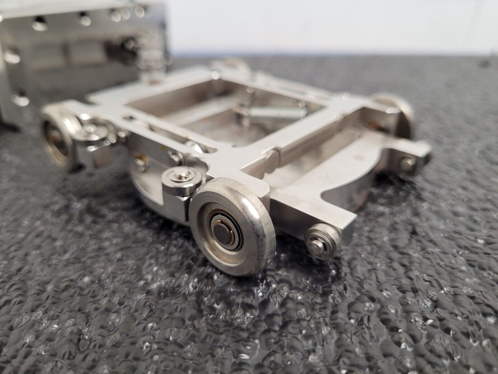 MDC KGV-2000V-P-01-07 2" KF-50 Solenoid Pneumatic High Vacuum Gate Valve Unit D