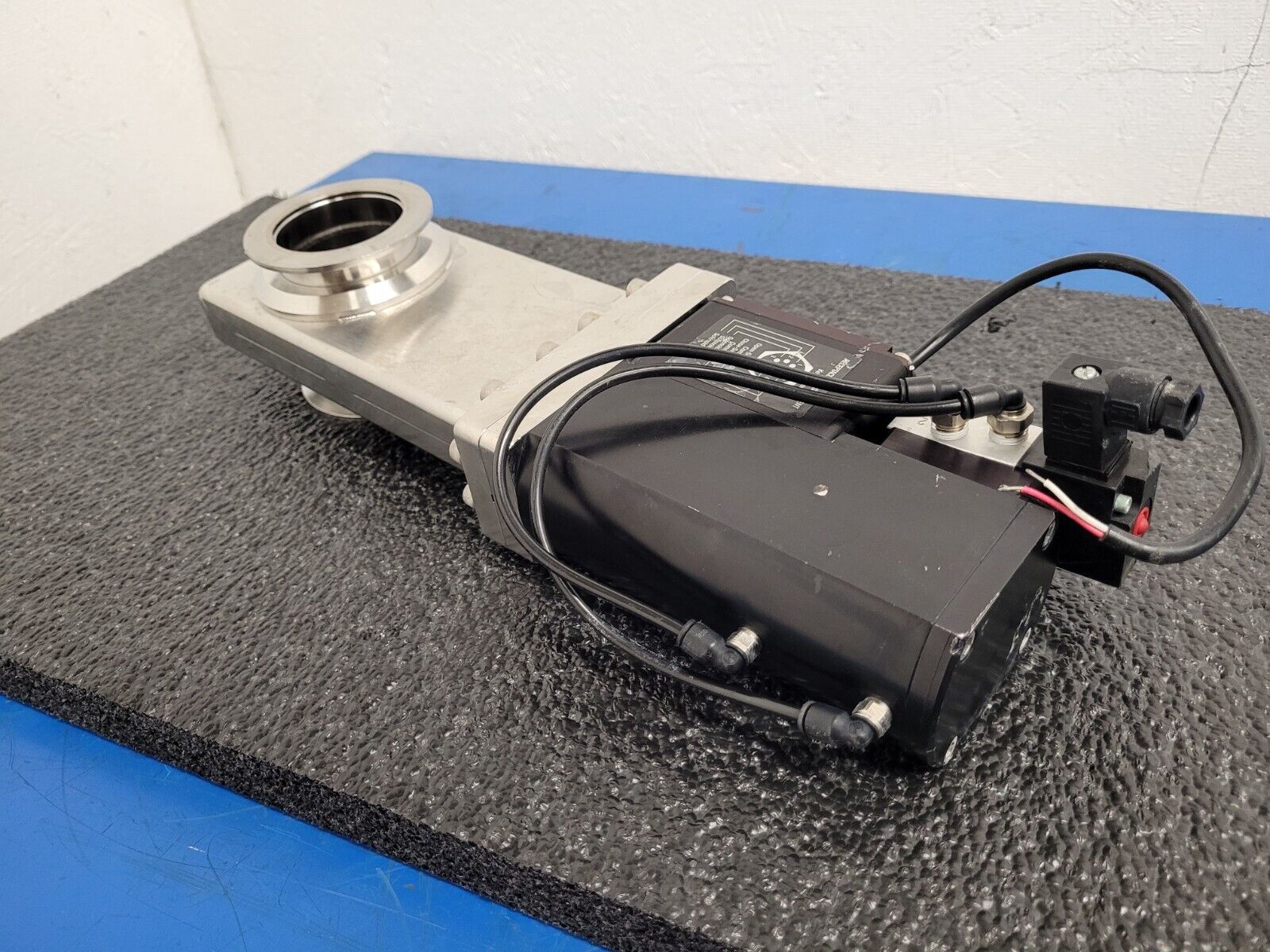 MDC KGV-2000V-P-01-07 2" KF-50 Solenoid Pneumatic High Vacuum Gate Valve Unit D