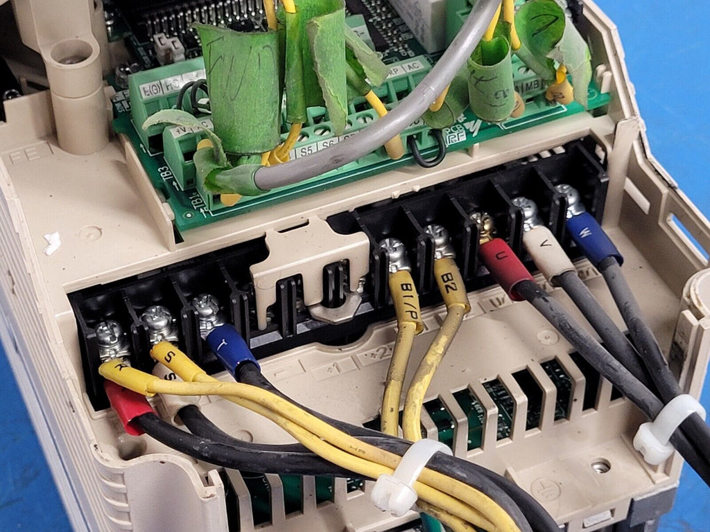 Yaskawa CIMR-AU2A0018FAA AC VFD Motor Drive A1000 Series 200V 3Ph 17.5A