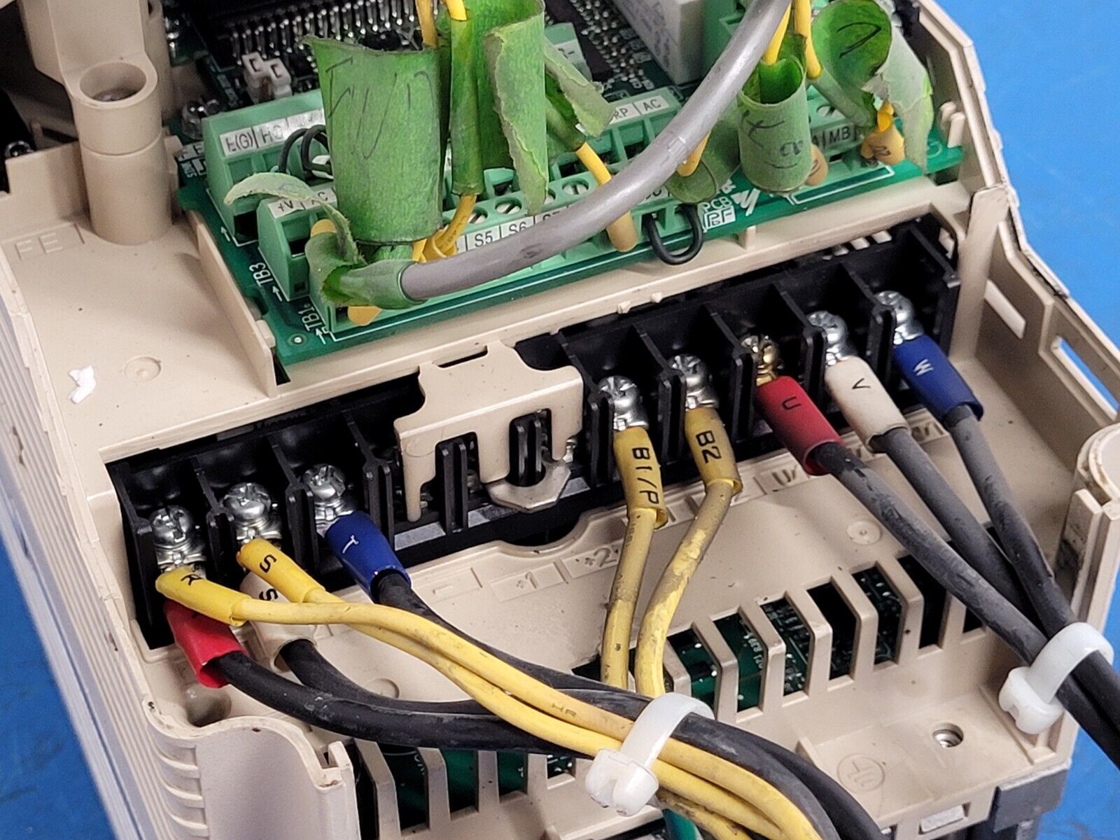 Yaskawa CIMR-AU2A0018FAA AC VFD Motor Drive A1000 Series 200V 3Ph 17.5A