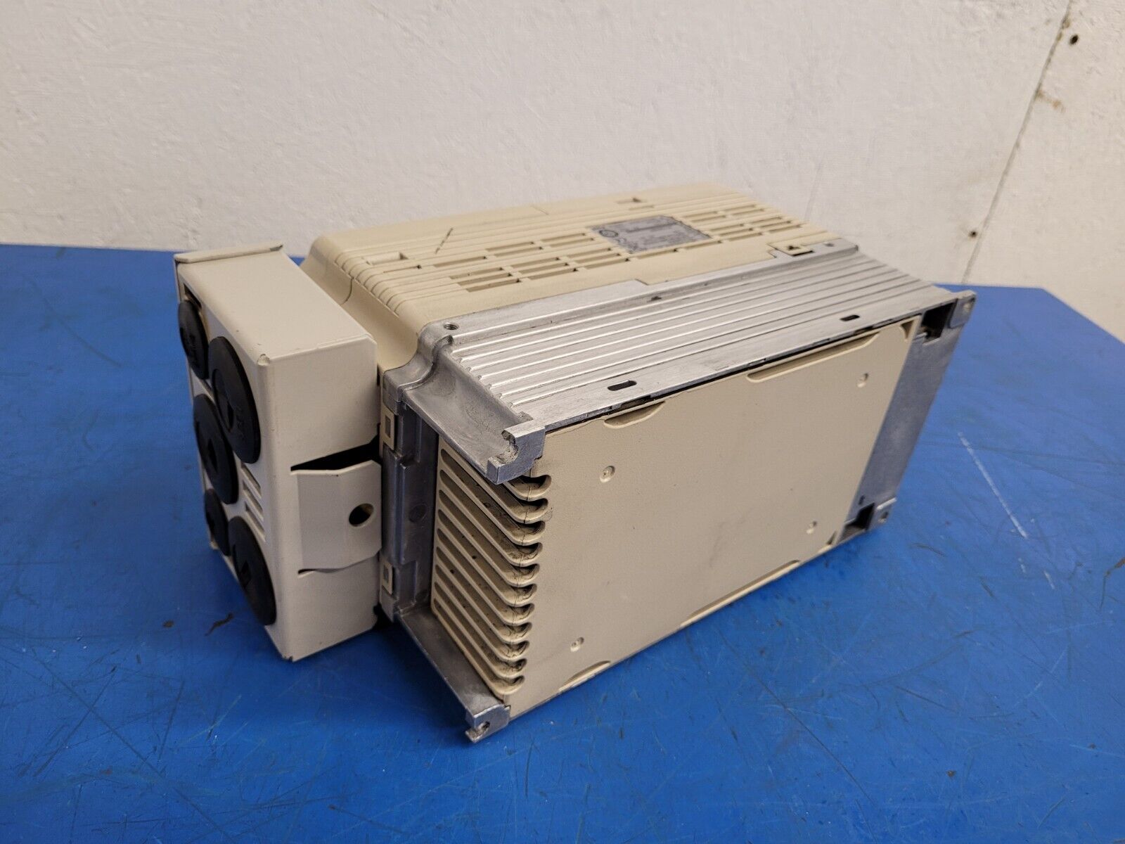 Yaskawa CIMR-AU2A0018FAA AC VFD Motor Drive A1000 Series 200V 3Ph 17.5A