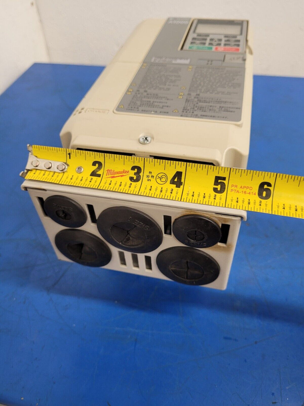 Yaskawa CIMR-AU2A0018FAA AC VFD Motor Drive A1000 Series 200V 3Ph 17.5A