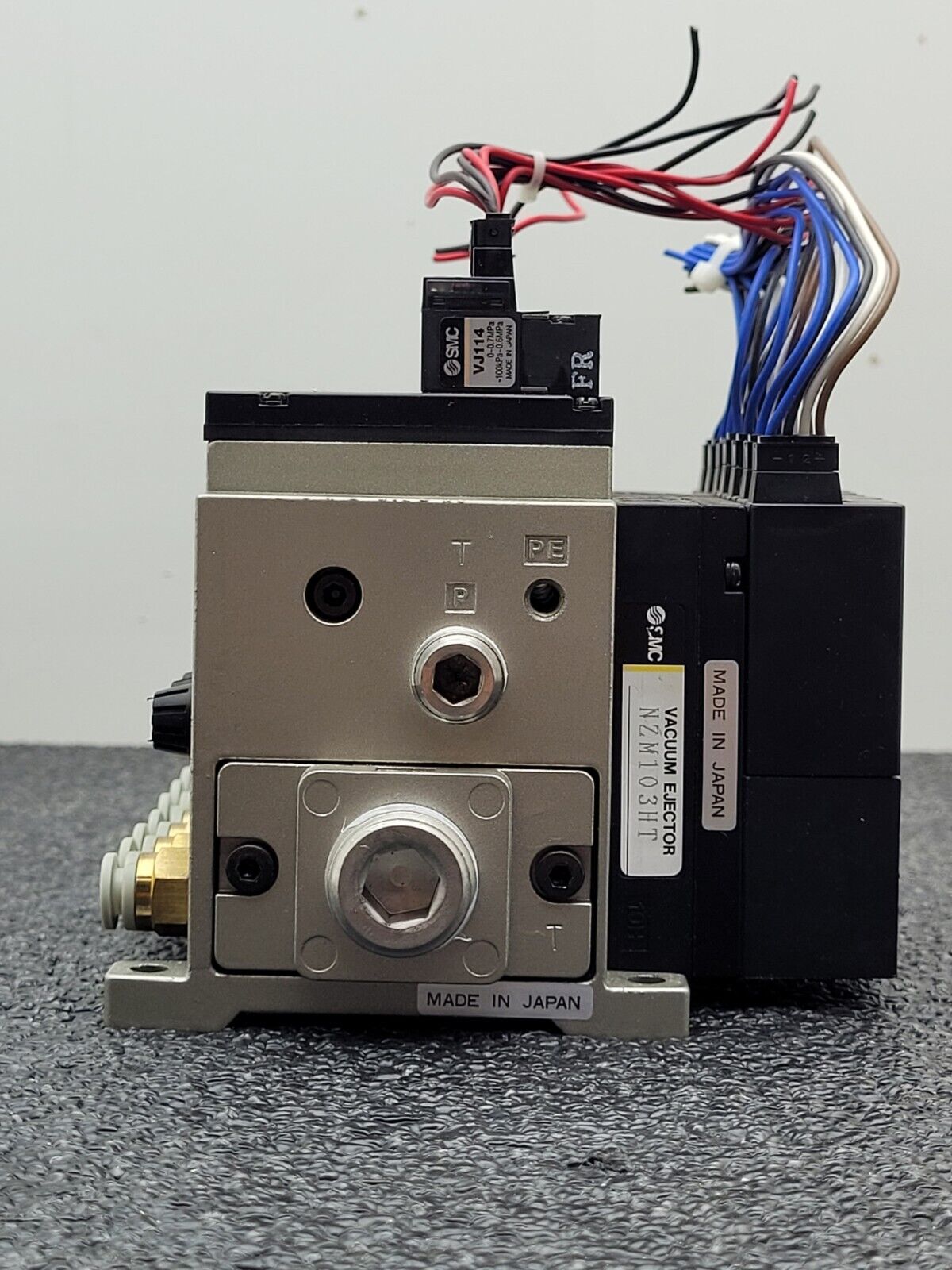 7 Valve Block SMC ZSE1-00-19C Compact Vacuum Switch Ejector 12-24VDC 0-15PSI