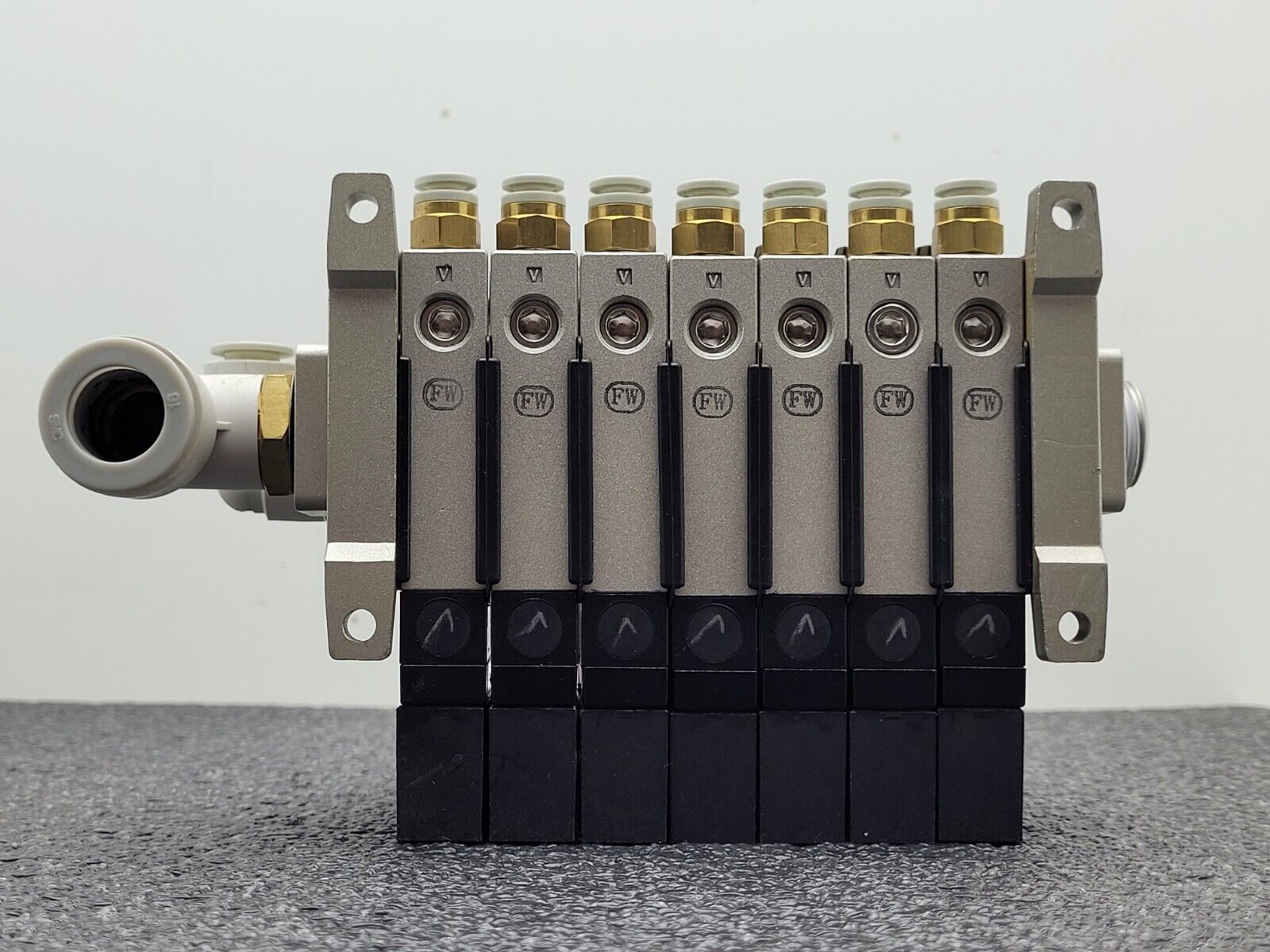 7 Valve Block SMC ZSE1-00-19C Compact Vacuum Switch Ejector 12-24VDC 0-15PSI