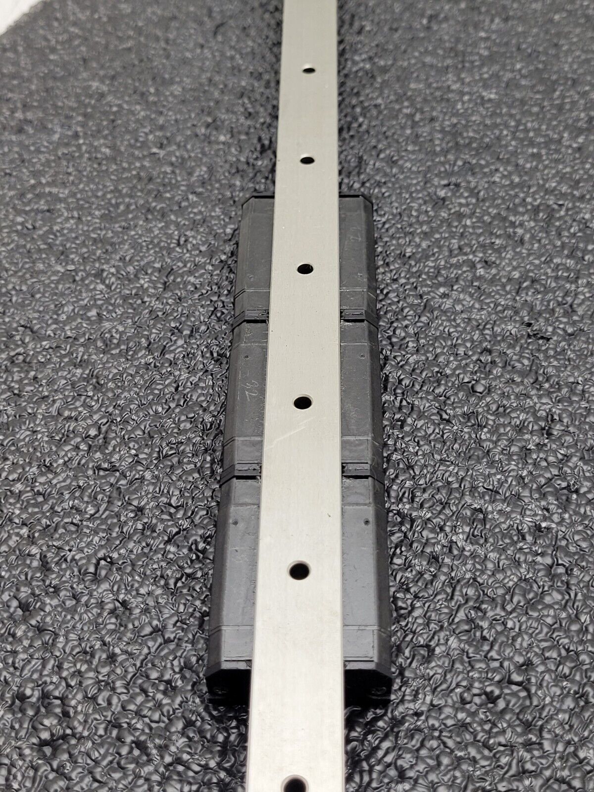 Lot of 2 Rails 6 blocks THK SRS15M OK135 Linear Bearing w/ 718 mm Rail