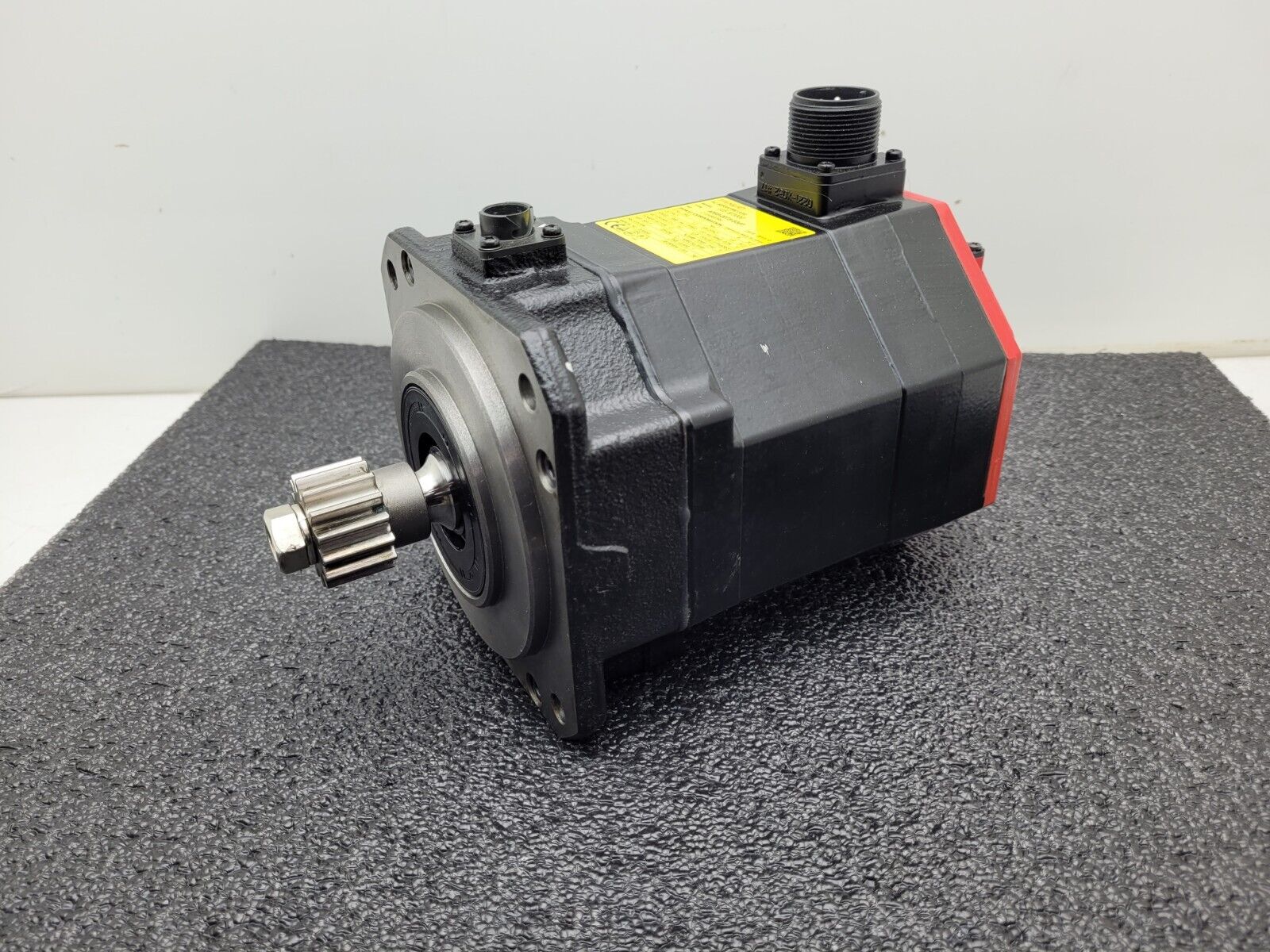 Fanuc A06B-0075-B303 AC Servo Motor 1.2kw 2000rpm Encoder A860-2020-T301 BiA128