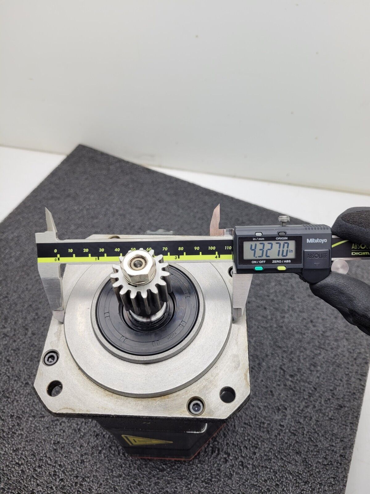 Fanuc A06B-0075-B303 AC Servo Motor 1.2kw 2000rpm Encoder A860-2020-T301 BiA128