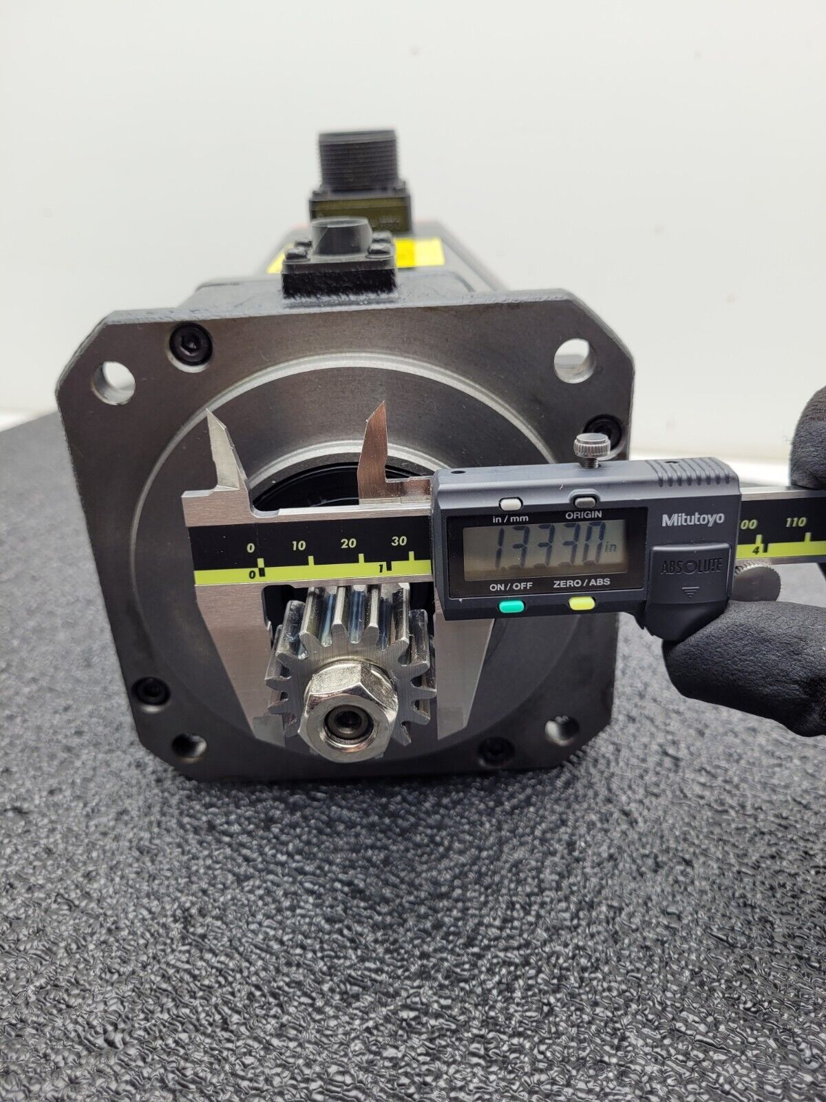 Fanuc A06B-0075-B303 AC Servo Motor 1.2kw 2000rpm Encoder A860-2020-T301 BiA128