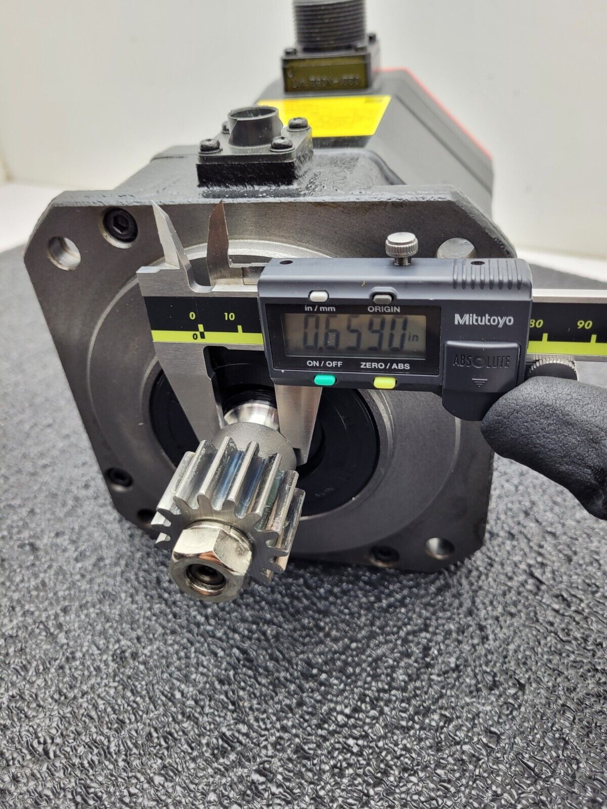 Fanuc A06B-0075-B303 AC Servo Motor 1.2kw 2000rpm Encoder A860-2020-T301 BiA128