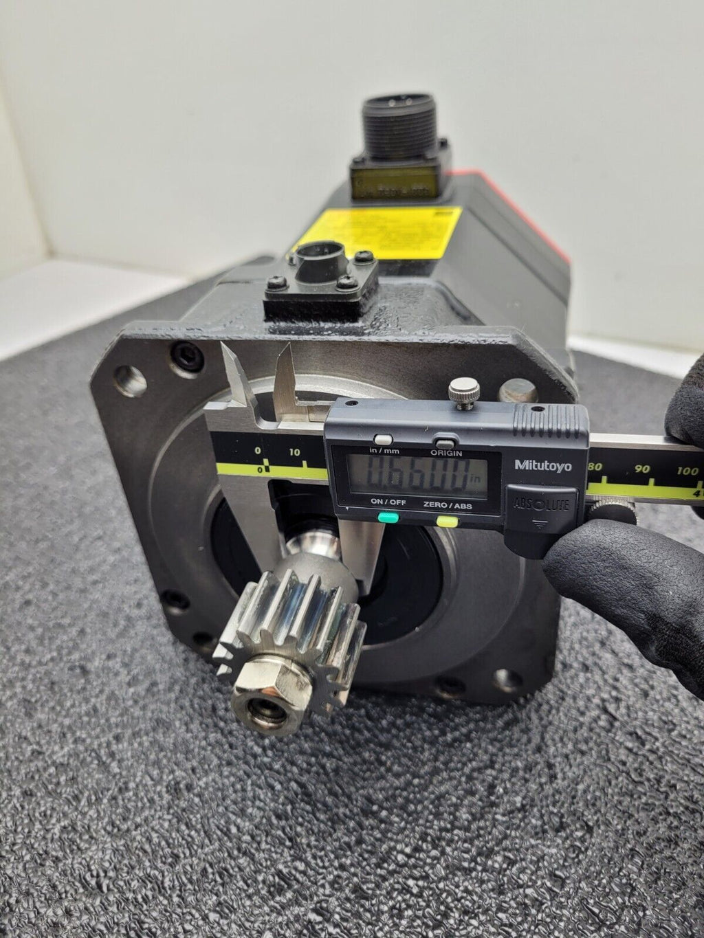 Fanuc A06B-0075-B303 AC Servo Motor 1.2kw 2000rpm Encoder A860-2020-T301 BiA128