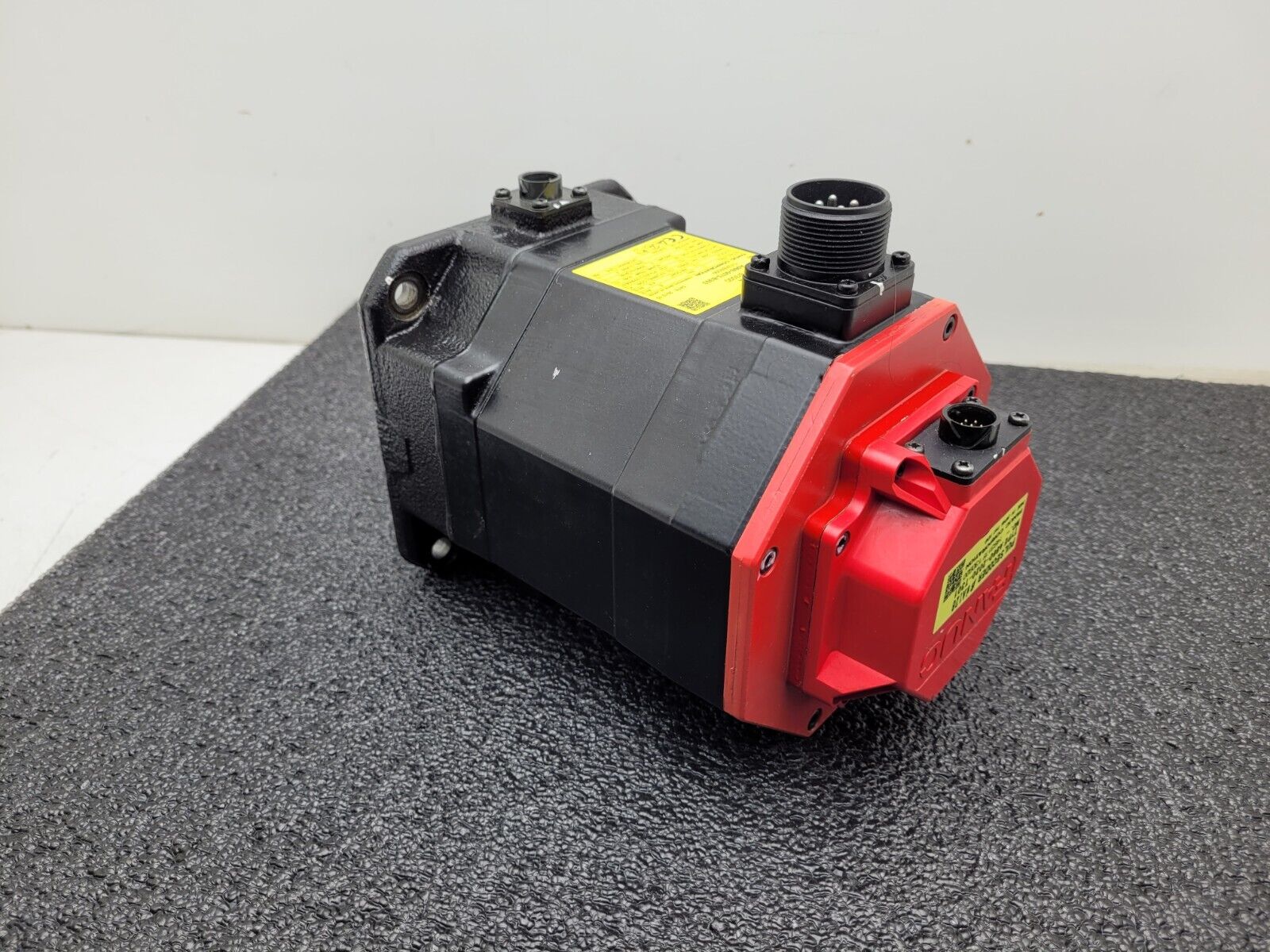 Fanuc A06B-0075-B303 AC Servo Motor 1.2kw 2000rpm Encoder A860-2020-T301 BiA128
