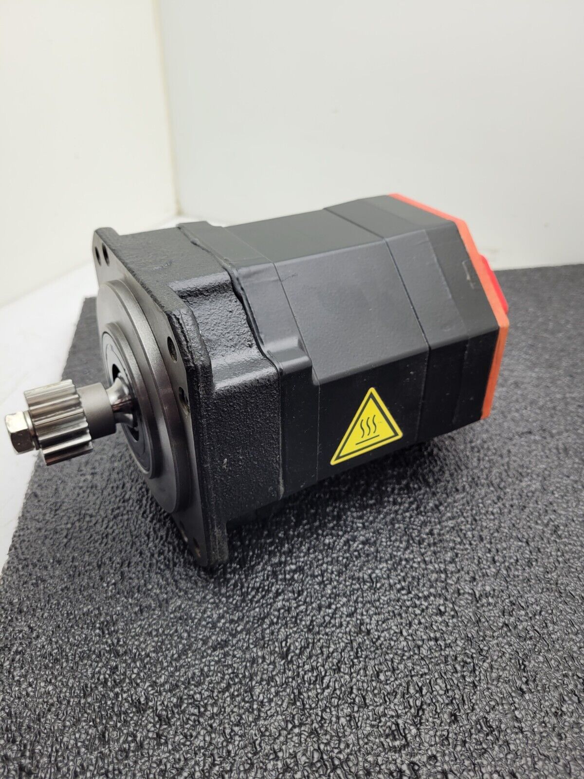 Fanuc A06B-0075-B303 AC Servo Motor 1.2kw 2000rpm Encoder A860-2020-T301 BiA128