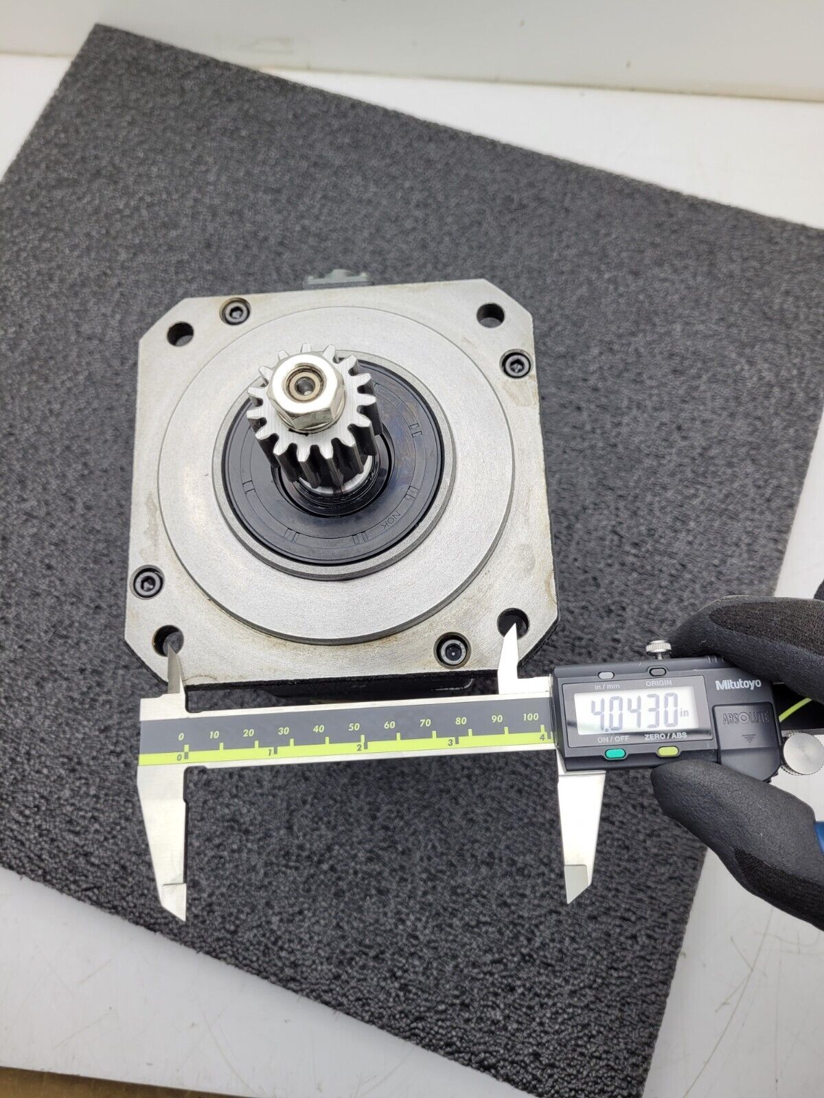 Fanuc A06B-0075-B303 AC Servo Motor 1.2kw 2000rpm Encoder A860-2020-T301 BiA128