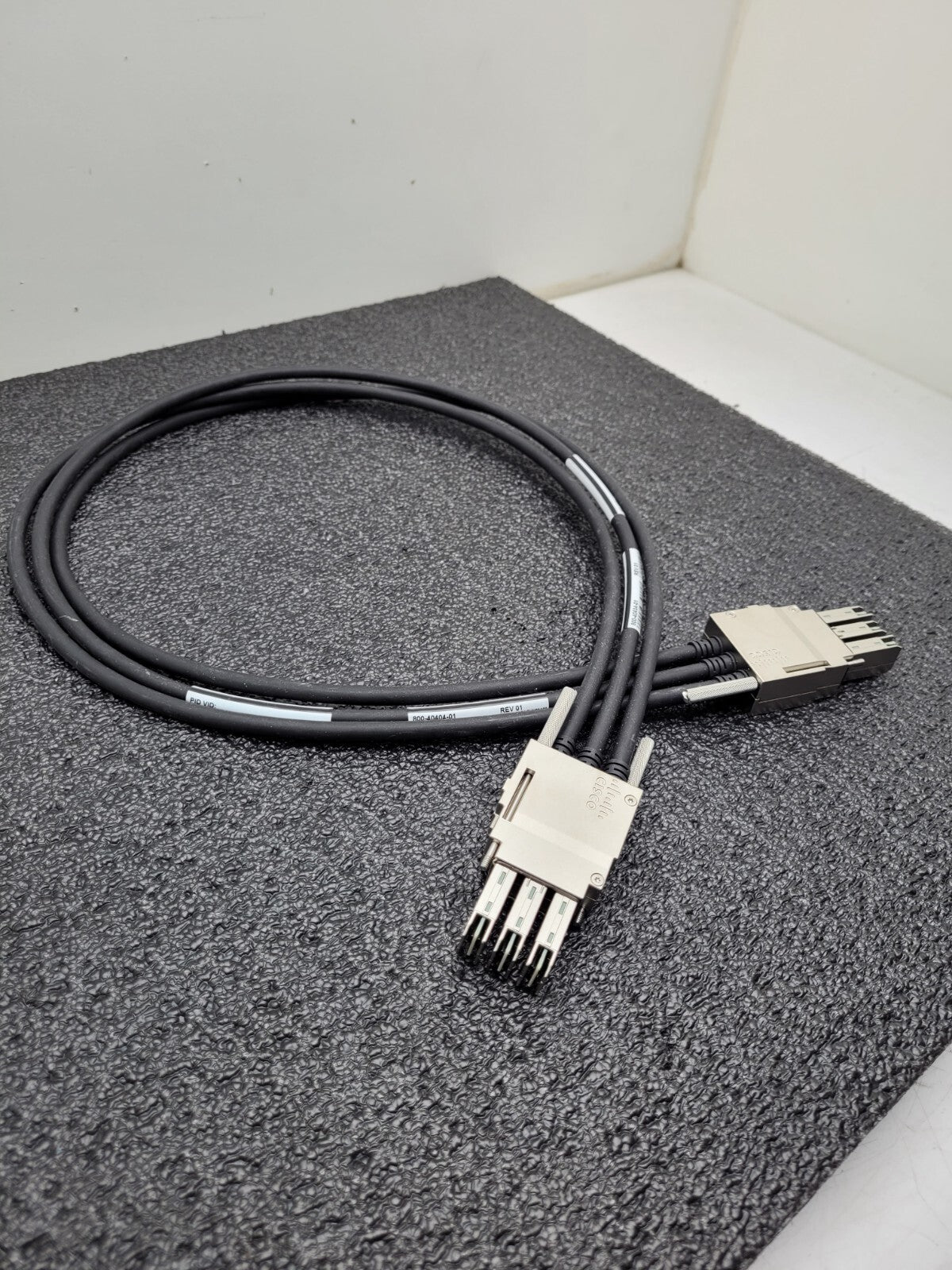 Cisco Stacking Cable 800-40404-01 STACK-T1-1M V01 for 3850 Series Good Condition