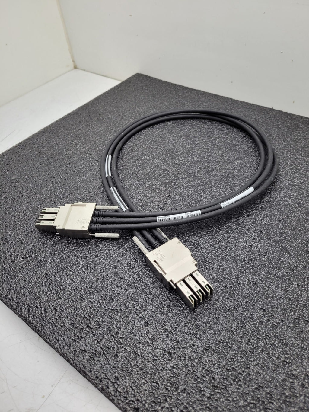 Cisco Stacking Cable 800-40404-01 STACK-T1-1M V01 for 3850 Series Good Condition