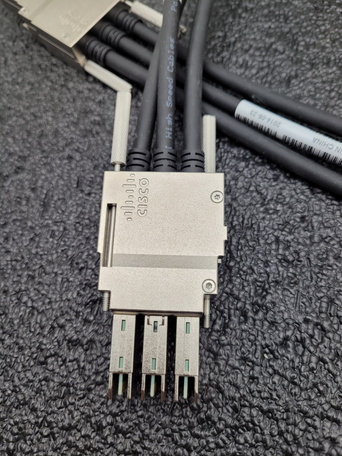 Cisco Stacking Cable 800-40404-01 STACK-T1-1M V01 for 3850 Series Good Condition