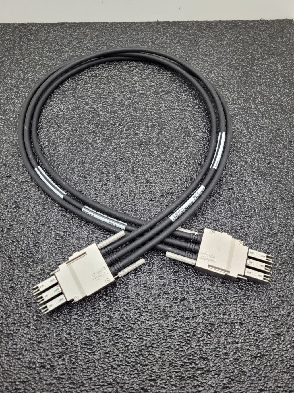 Cisco Stacking Cable 800-40404-01 STACK-T1-1M V01 for 3850 Series Good Condition