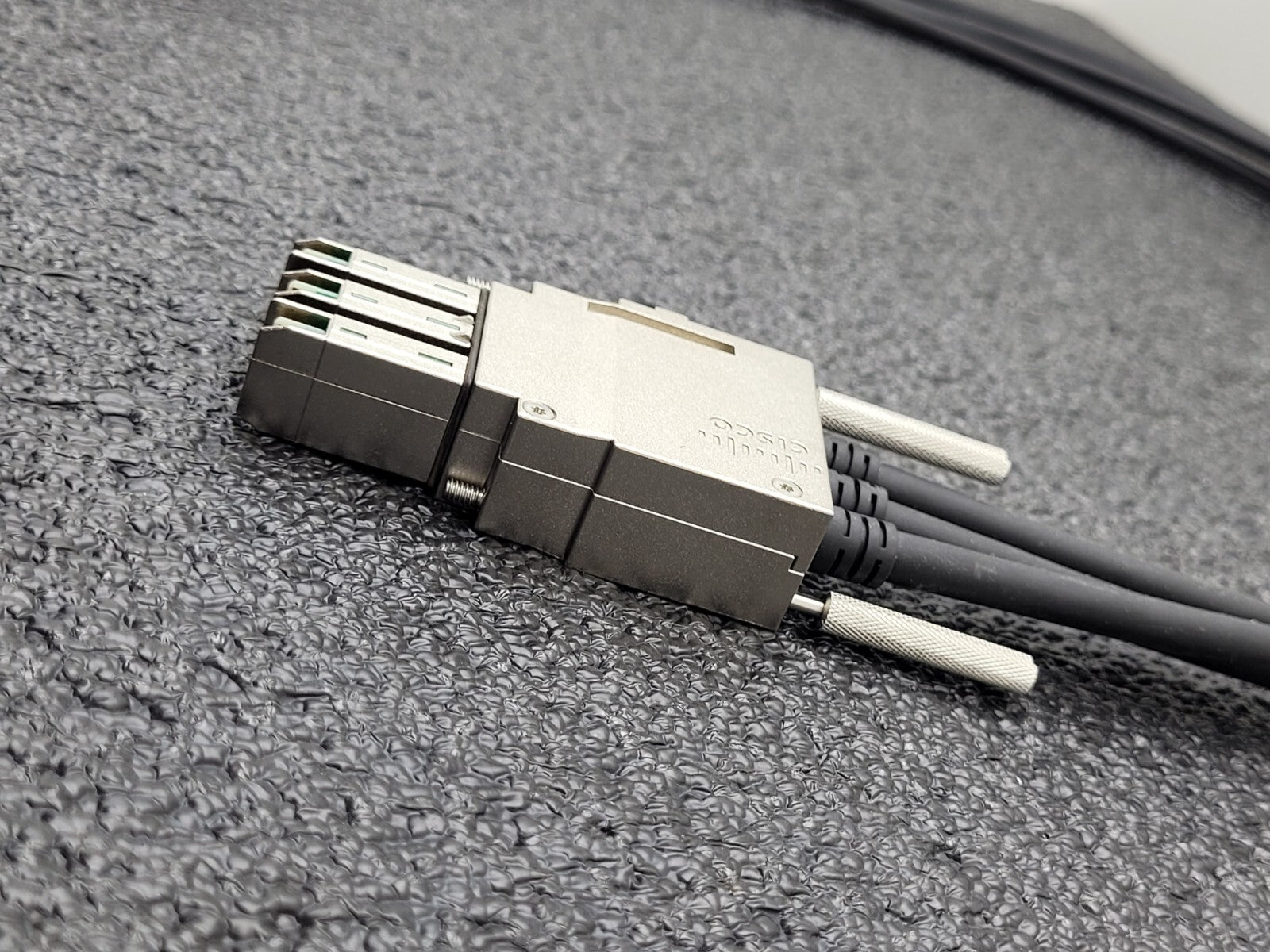 Cisco Stacking Cable 800-40404-01 STACK-T1-1M V01 for 3850 Series Good Condition