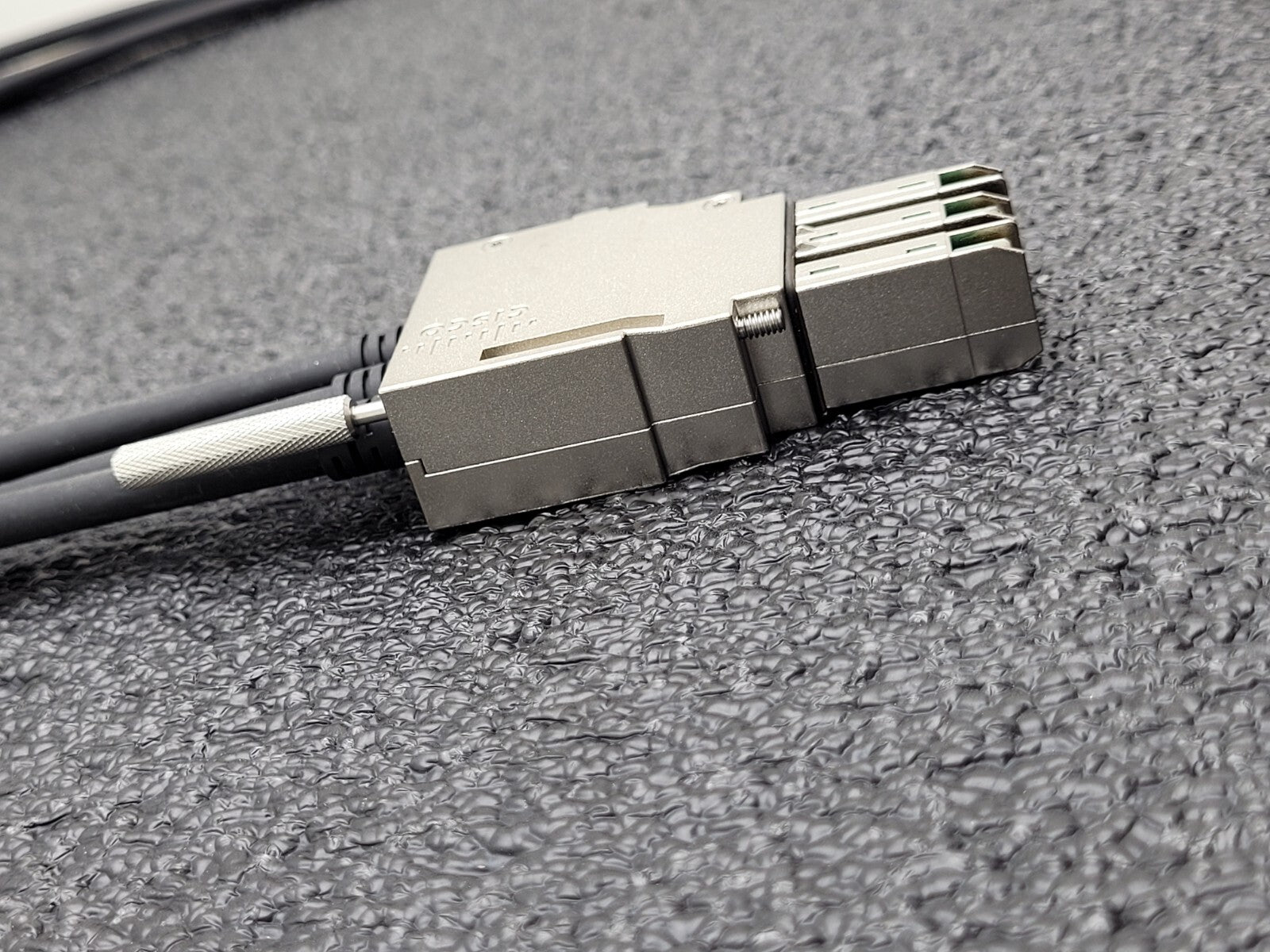 Cisco Stacking Cable 800-40404-01 STACK-T1-1M V01 for 3850 Series Good Condition