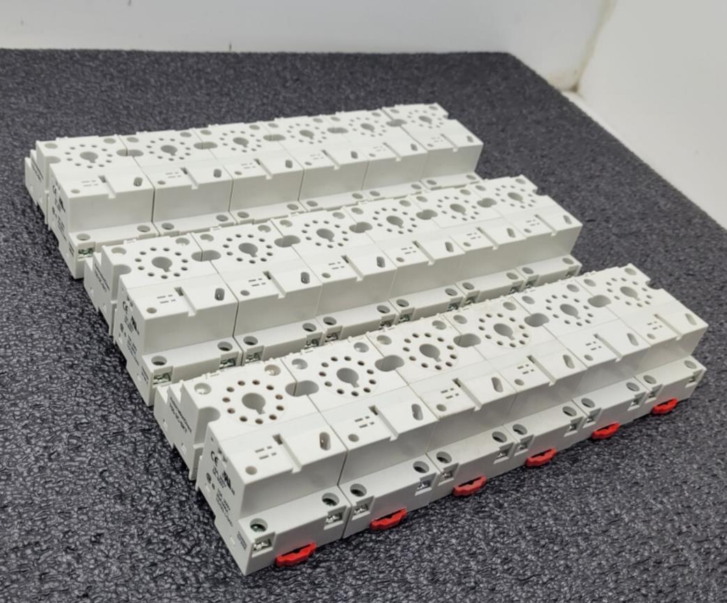 Lot of 20 + 3  Automation Direct 750-3C-SKT Relay Mount DIN Rail Base New