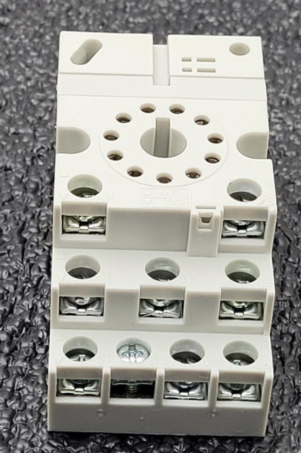 Lot of 20 + 3  Automation Direct 750-3C-SKT Relay Mount DIN Rail Base New