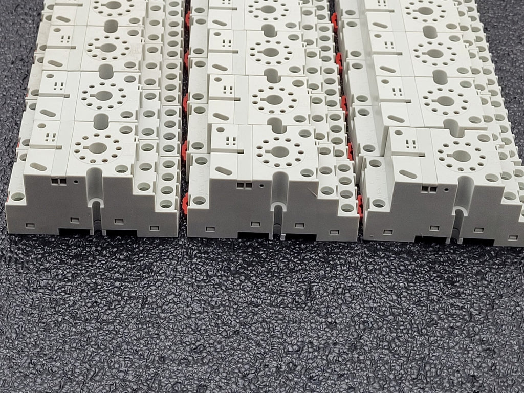 Lot of 20 + 3  Automation Direct 750-3C-SKT Relay Mount DIN Rail Base New