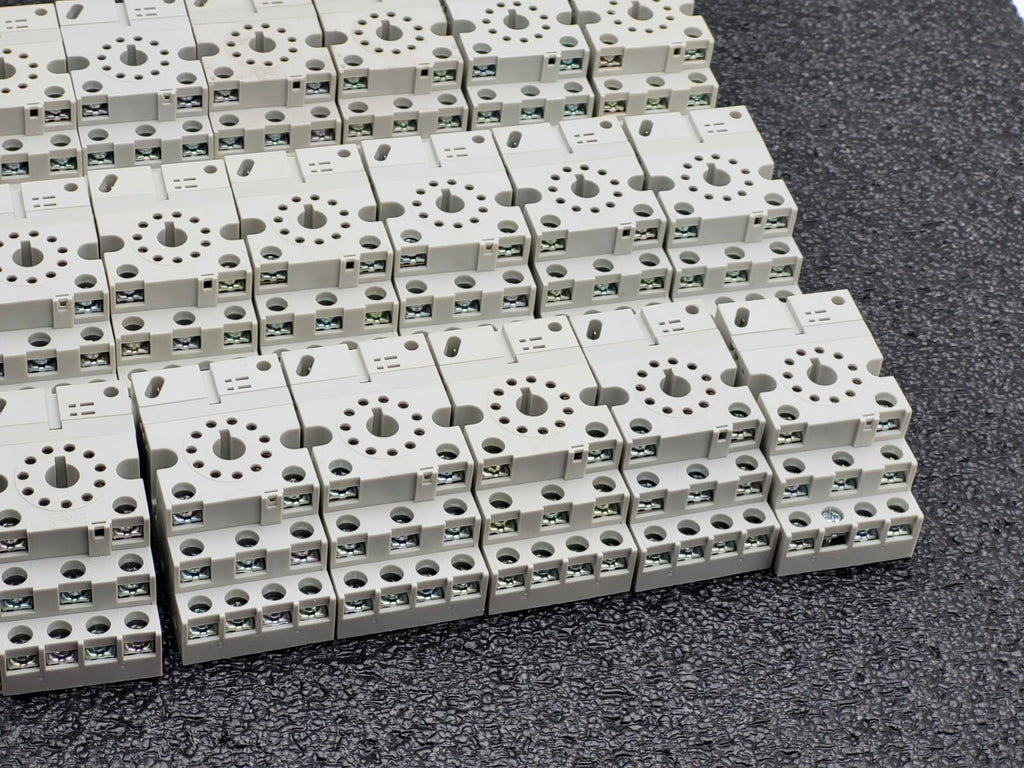 Lot of 20 + 3  Automation Direct 750-3C-SKT Relay Mount DIN Rail Base New