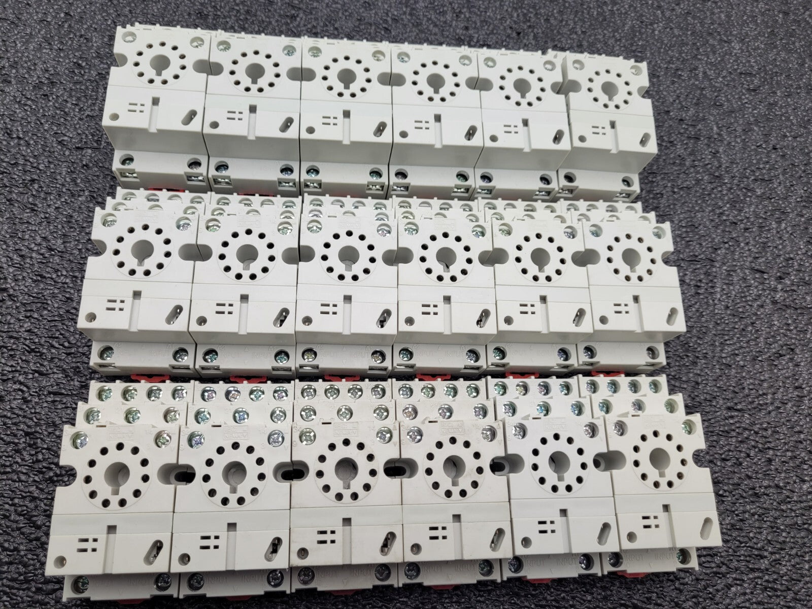 Lot of 20 + 3  Automation Direct 750-3C-SKT Relay Mount DIN Rail Base New