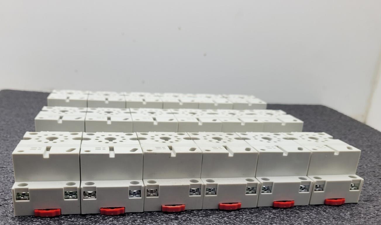 Lot of 20 + 3  Automation Direct 750-3C-SKT Relay Mount DIN Rail Base New