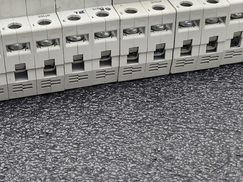 Lot of 10 Eaton Cutler Hammer WMZS2D02 Miniature Circuit Breaker 2A 5kA Type D