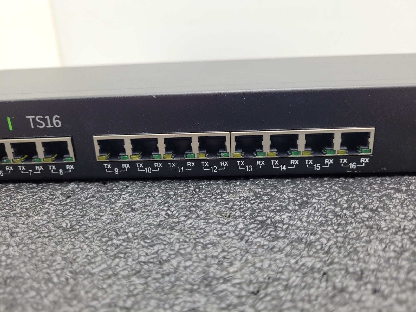 Digi ConnectPort TS 16 Terminal Server 50001551-01 w/ Brackets