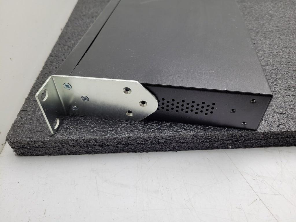 Digi ConnectPort TS 16 Terminal Server 50001551-01 w/ Brackets