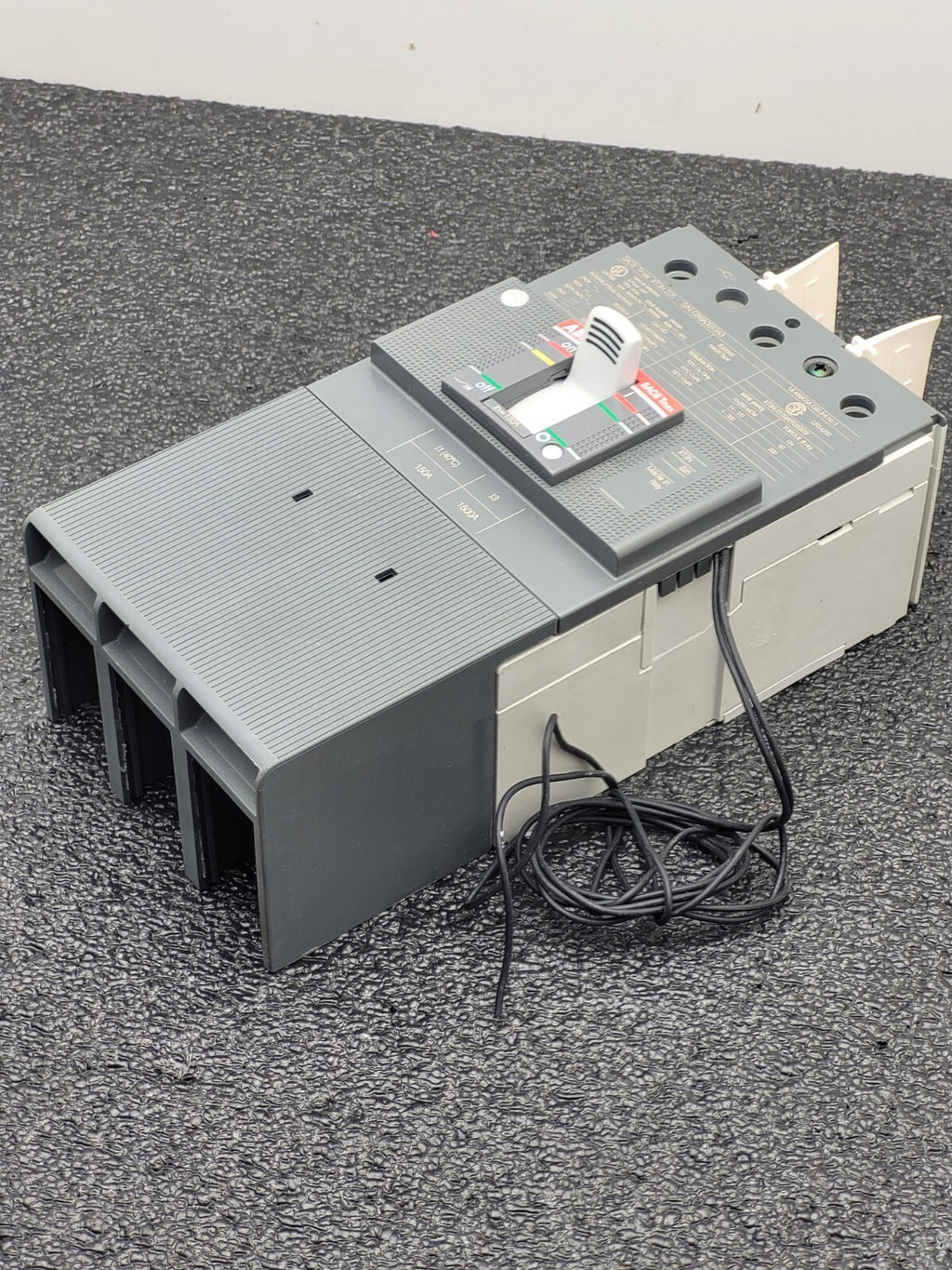 Lot of 2 ABB SACE TMAX XT3N  225 Circuit Breaker
