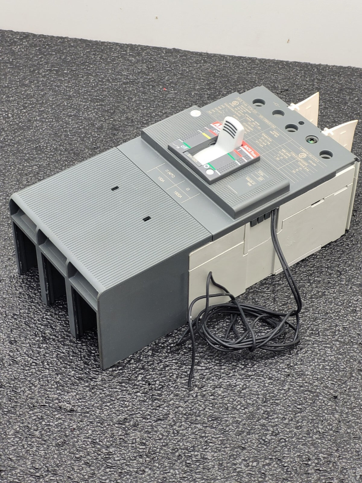 Lot of 2 ABB SACE TMAX XT3N  225 Circuit Breaker