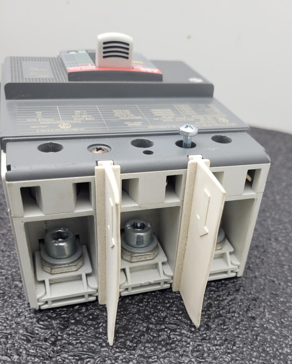 Lot of 2 ABB SACE TMAX XT3N  225 Circuit Breaker