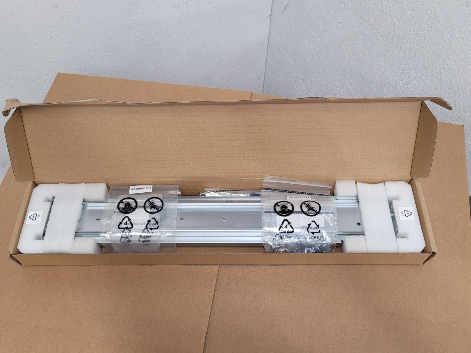 New HP FHDW013-03 StorageWorks MSA2000 Left & Right Rack Mount Rail Kit