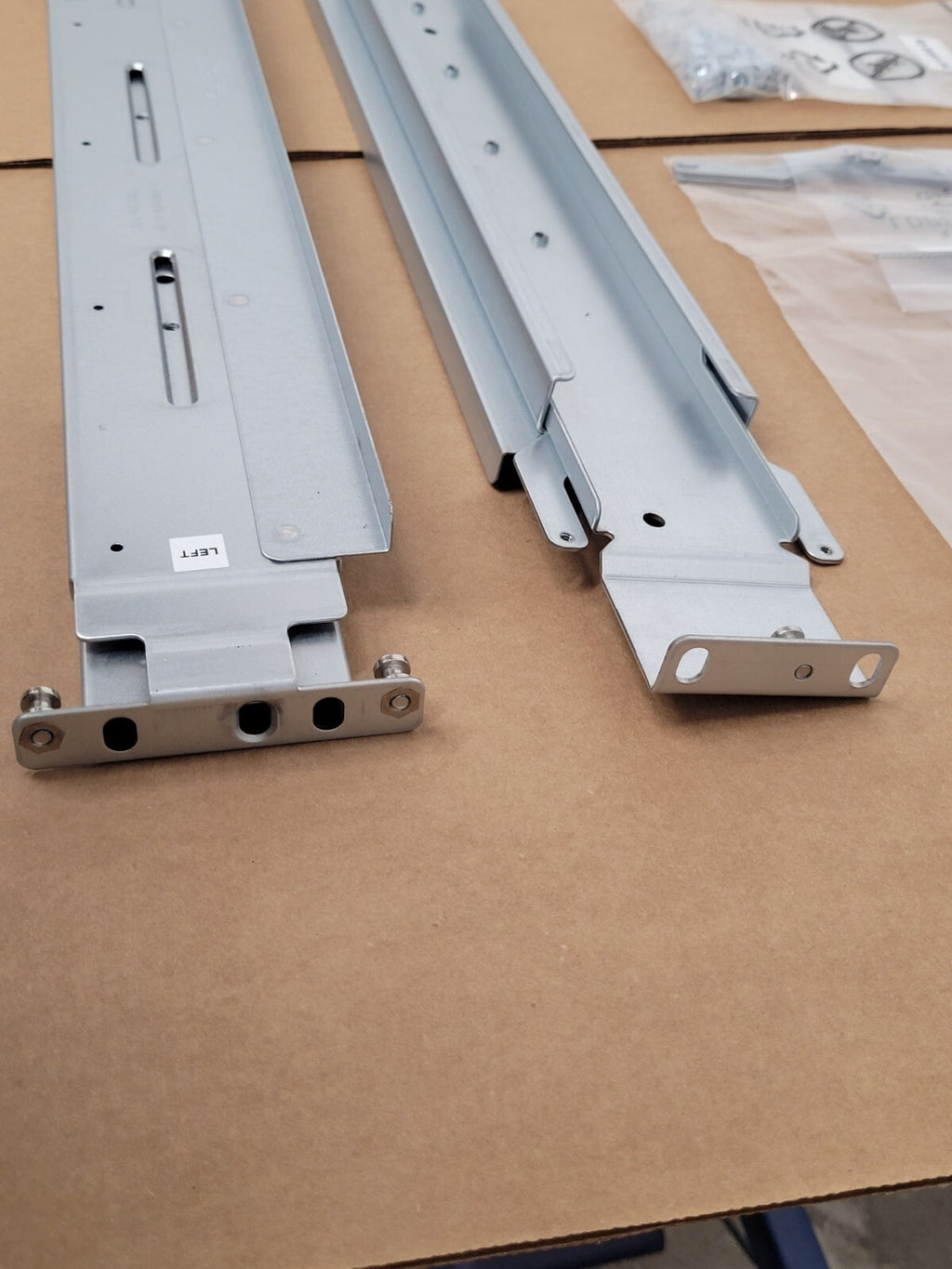 New HP FHDW013-03 StorageWorks MSA2000 Left & Right Rack Mount Rail Kit