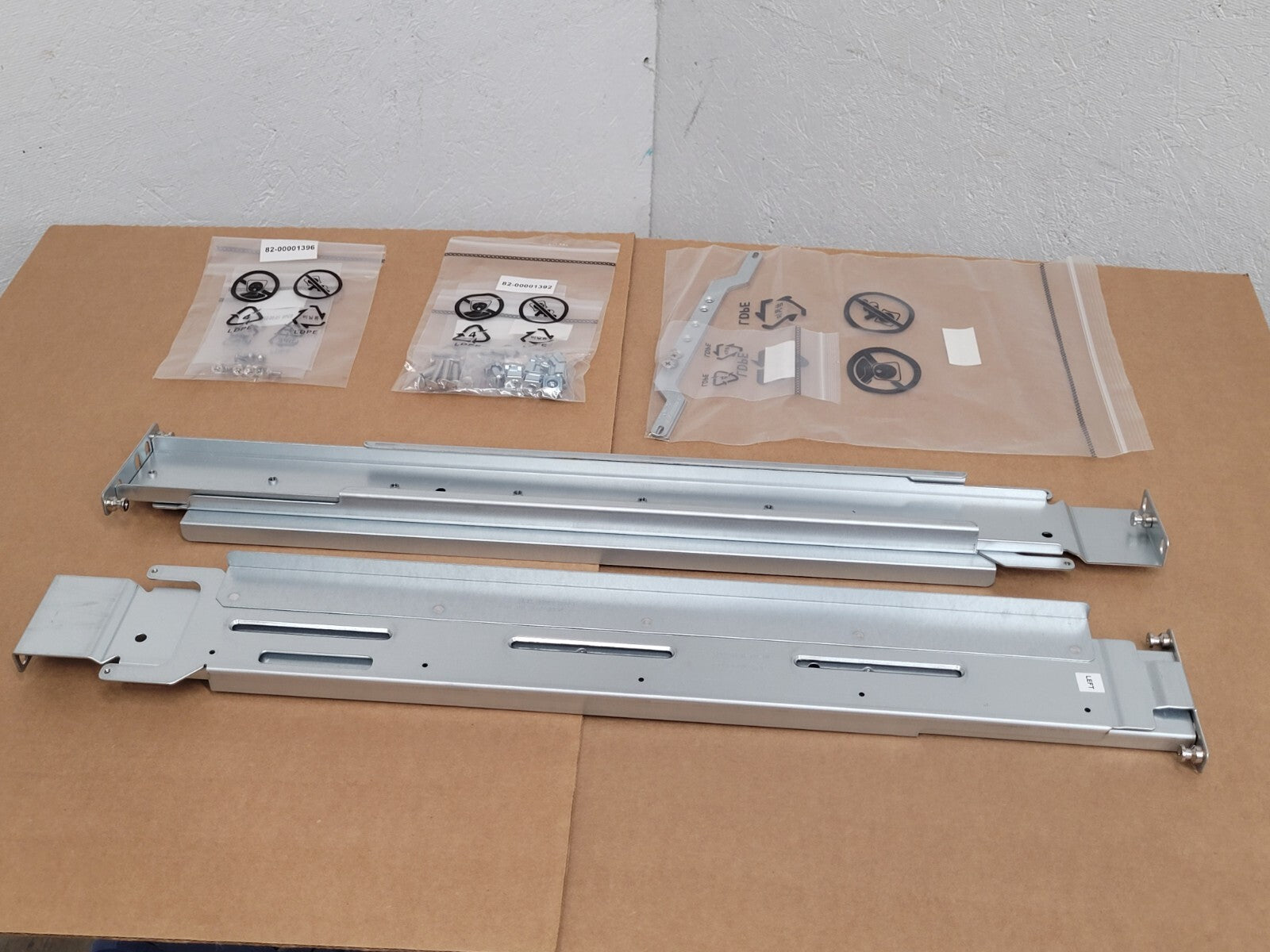 New HP FHDW013-03 StorageWorks MSA2000 Left & Right Rack Mount Rail Kit