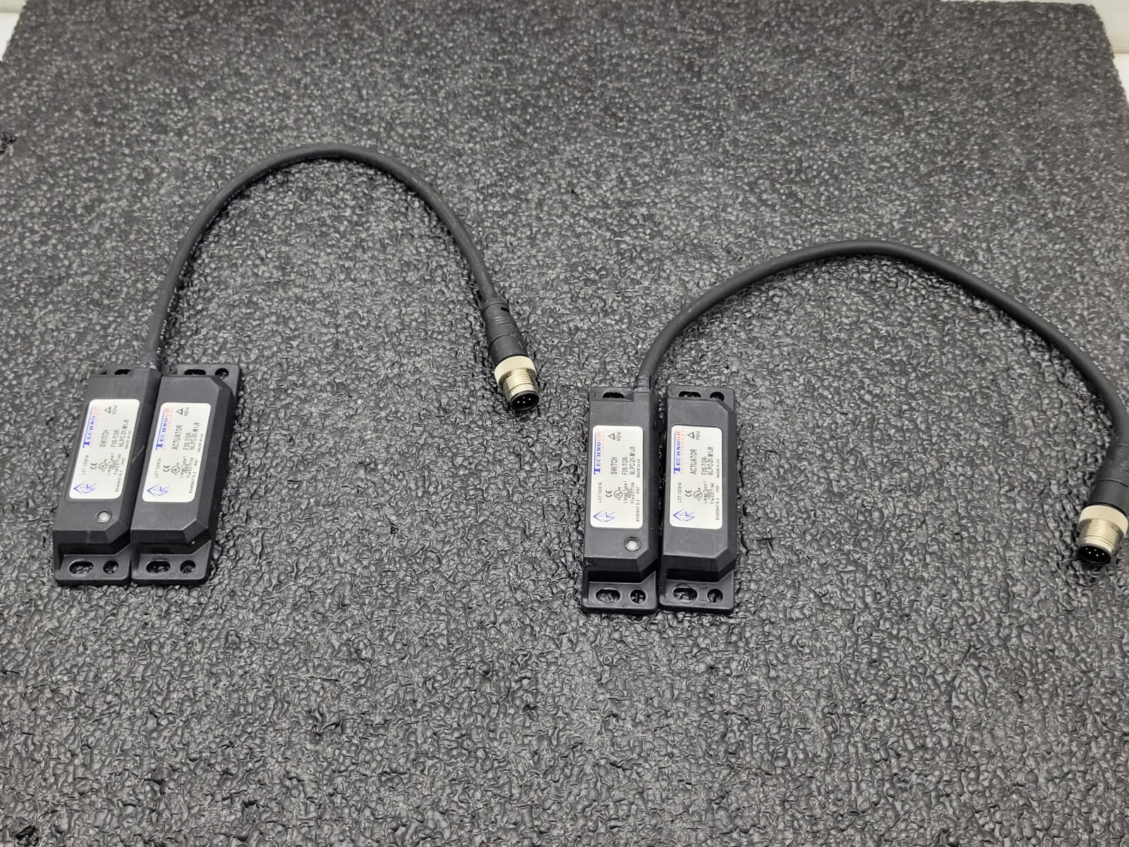 Lot of  2 OMRON TechnoGR F3S-TGR-NLPC-21-M1J8 Safety Switch plus Magnet Actuator