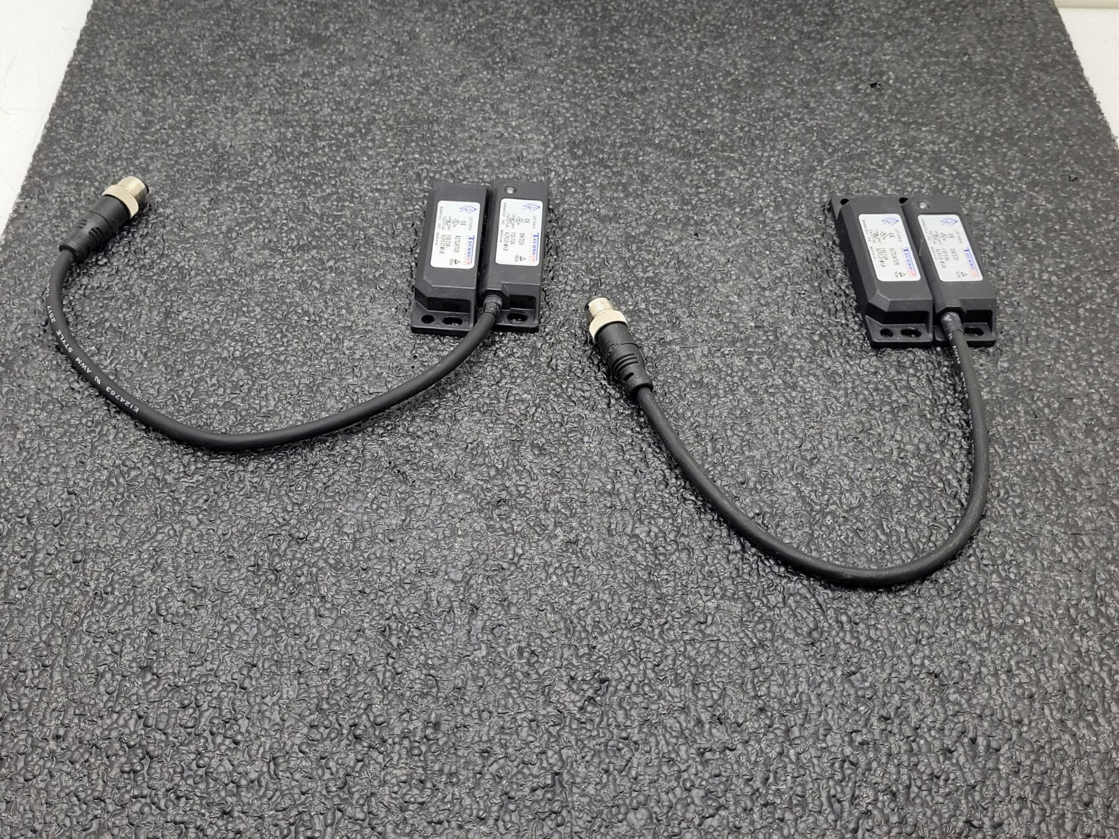 Lot of  2 OMRON TechnoGR F3S-TGR-NLPC-21-M1J8 Safety Switch plus Magnet Actuator