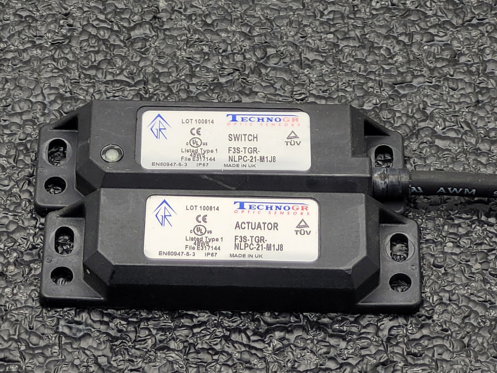 Lot of  2 OMRON TechnoGR F3S-TGR-NLPC-21-M1J8 Safety Switch plus Magnet Actuator