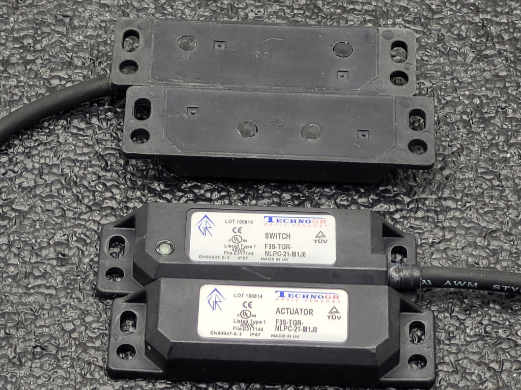 Lot of  2 OMRON TechnoGR F3S-TGR-NLPC-21-M1J8 Safety Switch plus Magnet Actuator