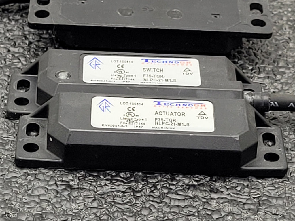 Lot of  2 OMRON TechnoGR F3S-TGR-NLPC-21-M1J8 Safety Switch plus Magnet Actuator