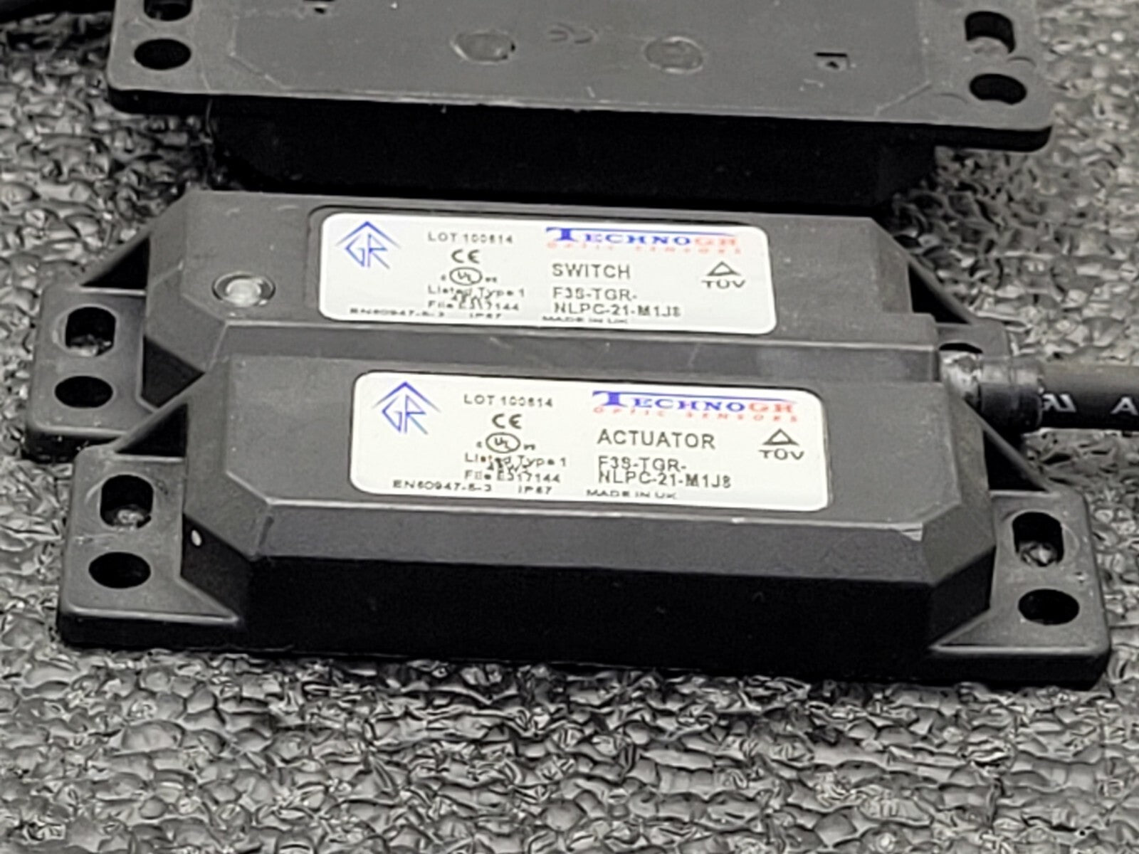 Lot of  2 OMRON TechnoGR F3S-TGR-NLPC-21-M1J8 Safety Switch plus Magnet Actuator