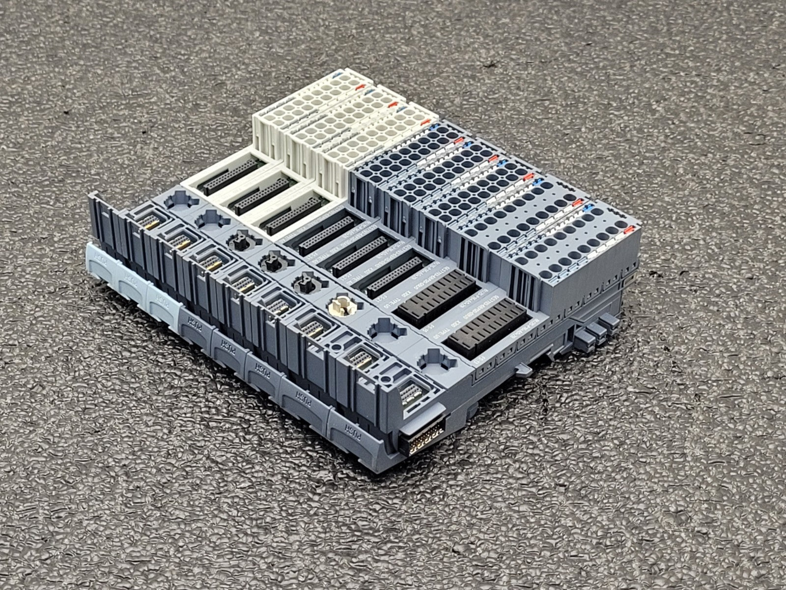 Lot of 8 Siemens  SIMATIC  6ES7 193-6BP20-0BA0 /0DA0