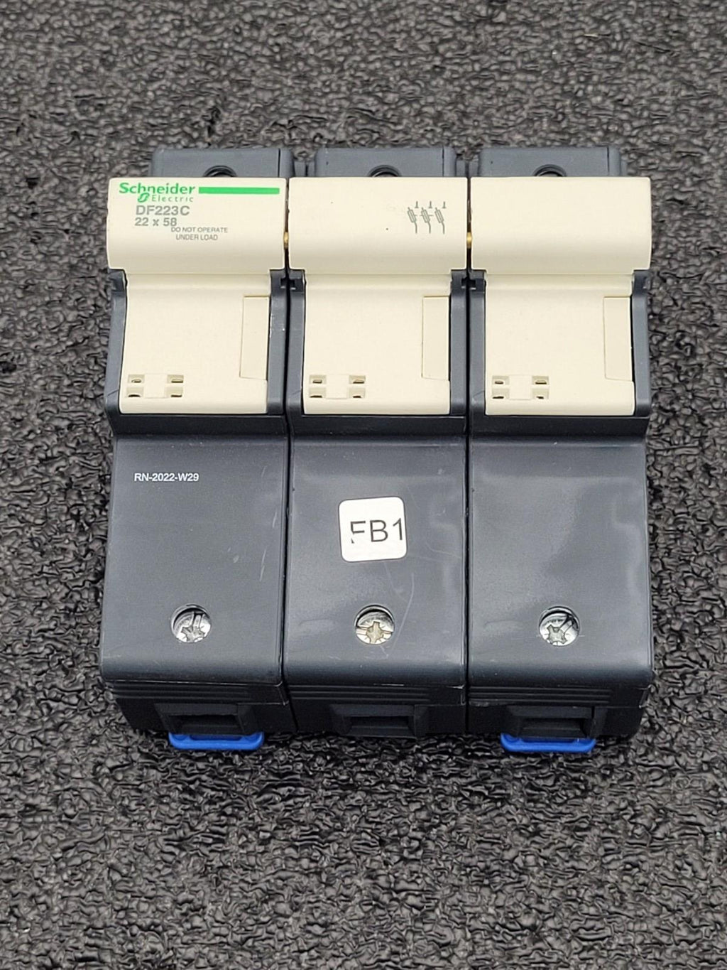 Schneider 3x Fuse Carrier DF223C 3P 125A 690VAC 22x58mm Fuse DIN Rail Mount