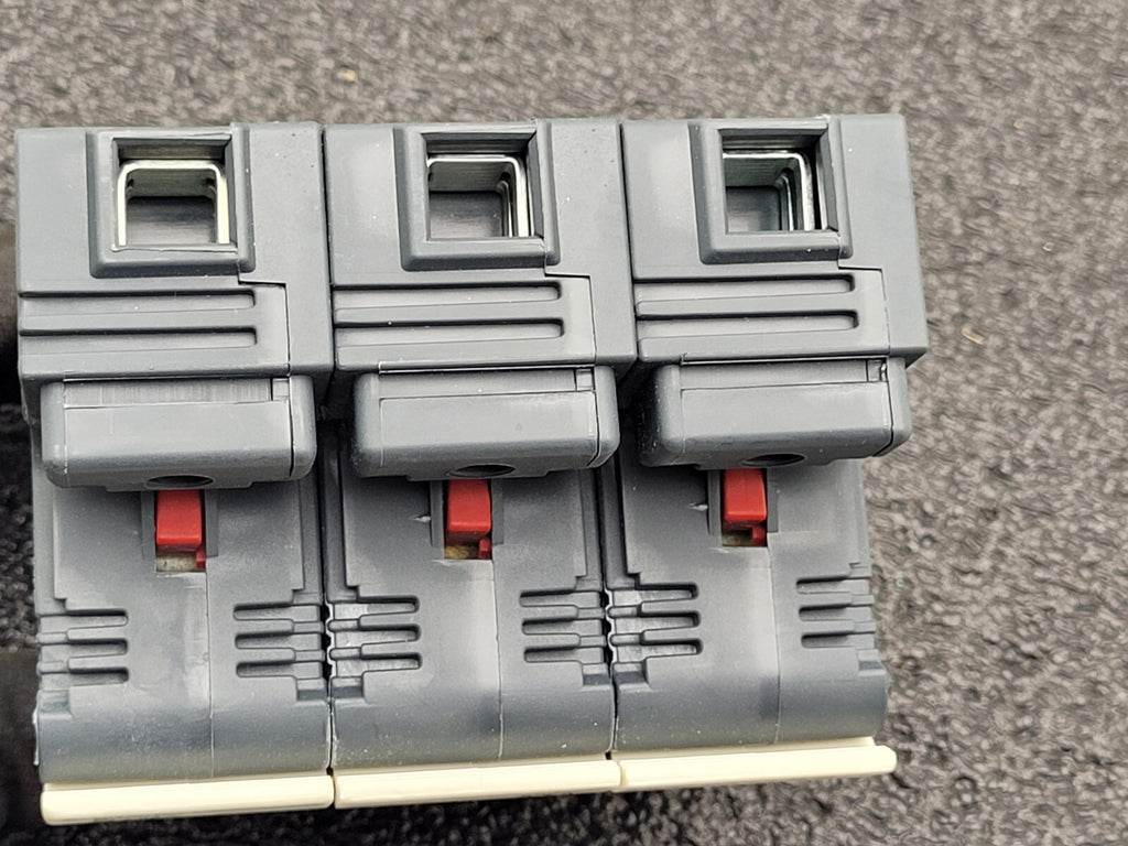 Schneider 3x Fuse Carrier DF223C 3P 125A 690VAC 22x58mm Fuse DIN Rail Mount