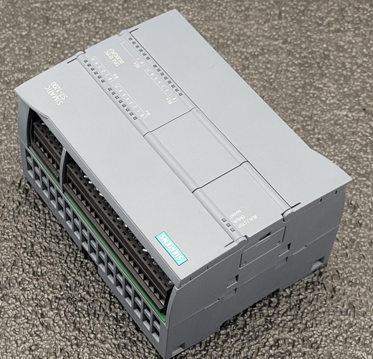 Siemens SIMATIC S7-1200 CPU 1215C DC/DC/RLY 6ES7 215-1HG40-0XB0